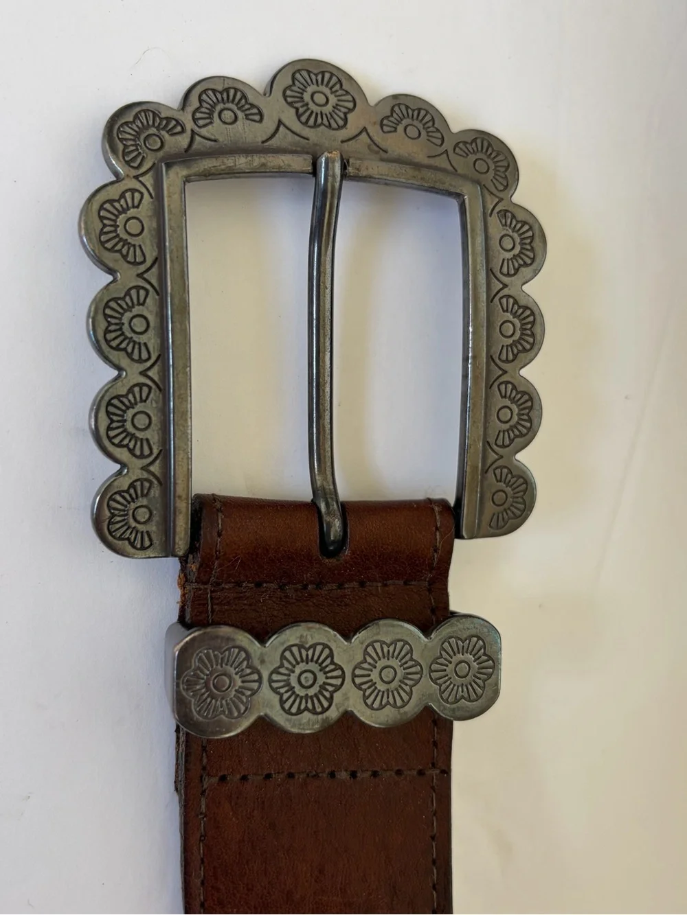 Vintage Avignon Leather Western Floral Embroidered Belt Scalloped Buckle L